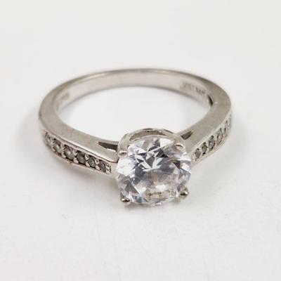 BEAUTIFUL .925 SILVER CZ RING SIZE 9