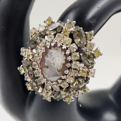 VINTAGE HOBE CAMEO SILVER TONE RING PERIDOT & CRYSTAL RING