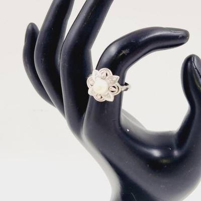 14 K WHITE GOLD RING WITH PEARL? SEE DESCRIPTION