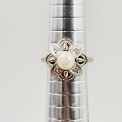 14 K WHITE GOLD RING WITH PEARL? SEE DESCRIPTION