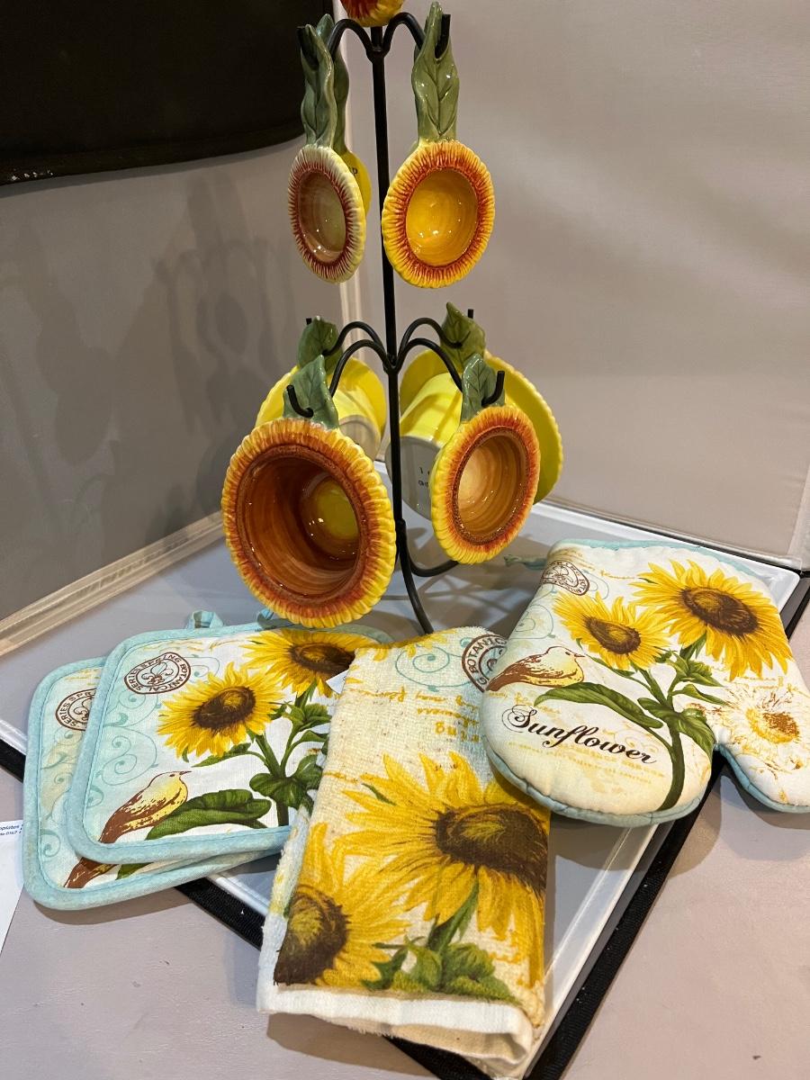 Sunflower kitchen accessories