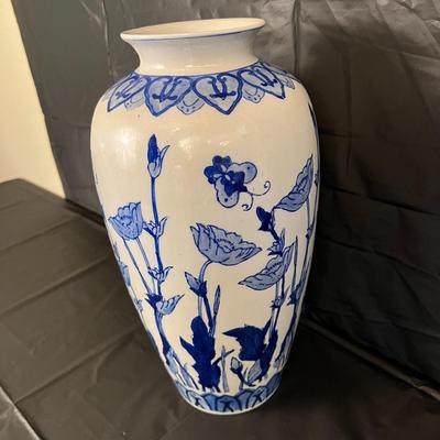 Stamped Chinese Vintage Blue and White Floral Gazed Vase