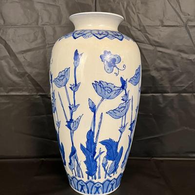 Stamped Chinese Vintage Blue and White Floral Gazed Vase