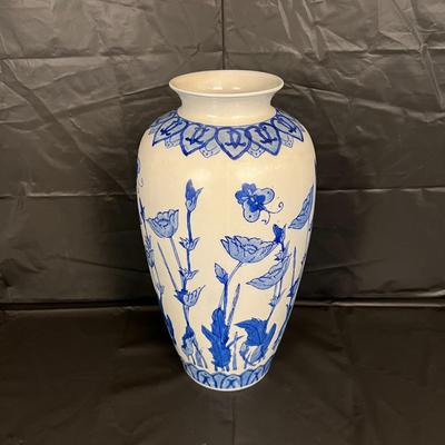 Stamped Chinese Vintage Blue and White Floral Gazed Vase