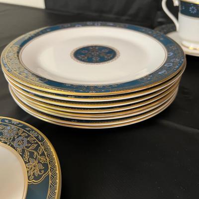 Large Lot of Royal Doulton Carlyle China Dish Set