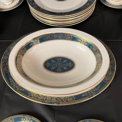 Large Lot of Royal Doulton Carlyle China Dish Set