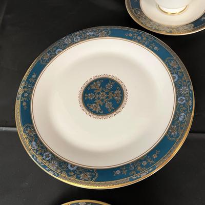 Large Lot of Royal Doulton Carlyle China Dish Set