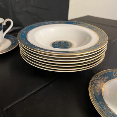 Large Lot of Royal Doulton Carlyle China Dish Set