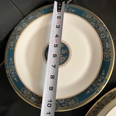 Large Lot of Royal Doulton Carlyle China Dish Set