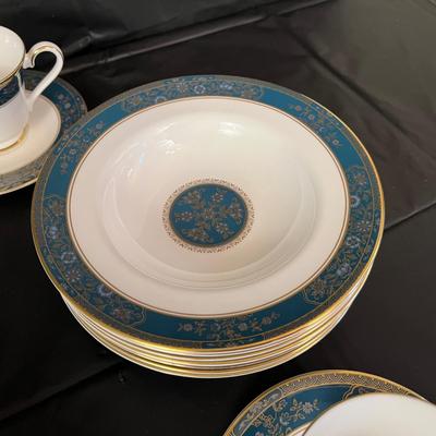 Large Lot of Royal Doulton Carlyle China Dish Set