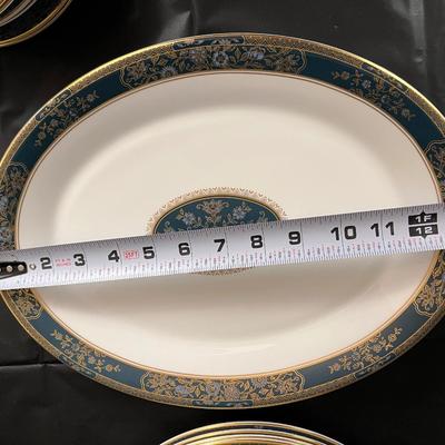 Large Lot of Royal Doulton Carlyle China Dish Set