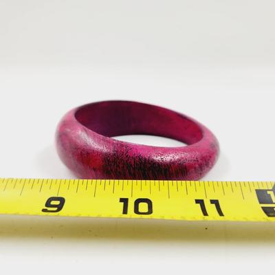 FANTASTIC LIGHTWEIGHT WOODEN PINK TONED BRACELET
