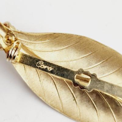 VINTAGE CORO GOLD TONED LEAF BROOCH