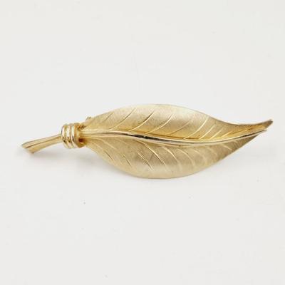 VINTAGE CORO GOLD TONED LEAF BROOCH