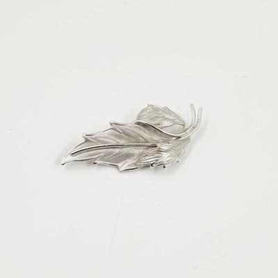 UNSIGNED VINTAGE SILVERTONED LEAF BROOCH