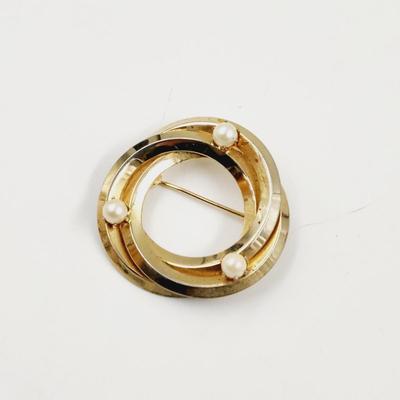 VINTAGE GOLD TONED & FAUX PEARK CIRCLE BROOCH