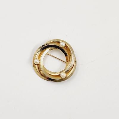 VINTAGE GOLD TONED & FAUX PEARK CIRCLE BROOCH