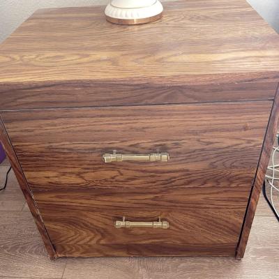 LOT 143  PAIR OF OAK WOOD GRAIN BEDSIDE CABINETS 2 DRAWERS