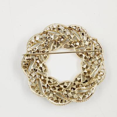 BEAUTIFUL VINTAGE LISNER FAUX EMERALD WREATH STYLE BROOCH
