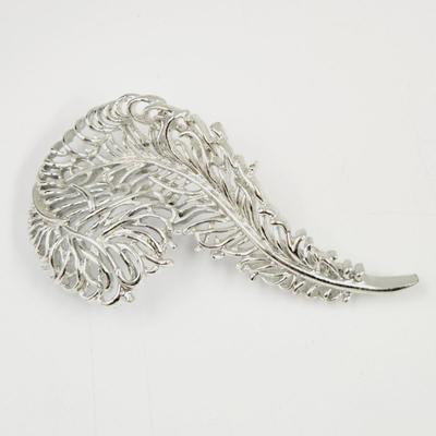 VINTAGE SARAH COVENTRY SILVER TONED FEATHER BROOCH