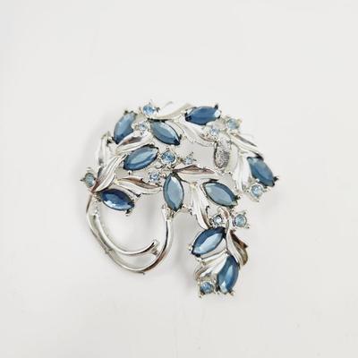 VINTAGE STUNNING SARAH COVENTRY BLUE RHINESTONE FLORAL DESIGNED BROOCH