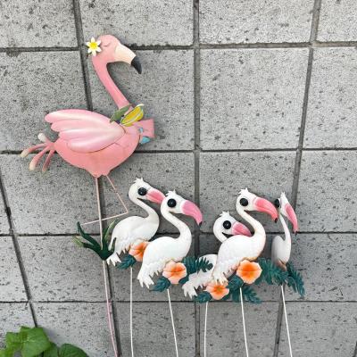 LOT 163  PINK FLAMINGO FAMILY!  FLAMINGO GARDEN STAKES
