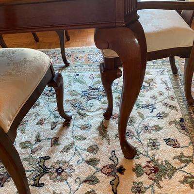 Lovely all wood vintage Queen Anne style dining table with two leaves and six chairs