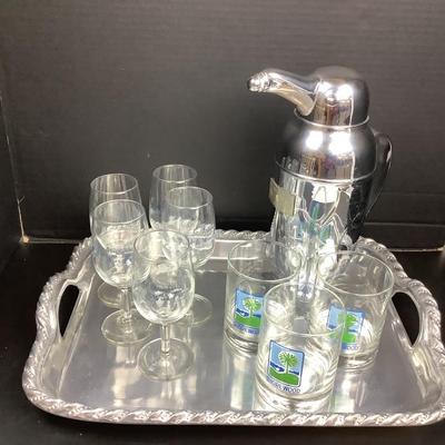 1432 Penguin Cocktail Shaker & Glasses Lot