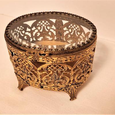 Lot #49  Vintage Jewelry/Trinket Box