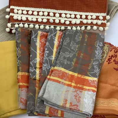 1437 Harvest Table Linen Lot