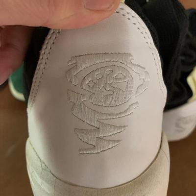 VINTAGE SNEAKERS
