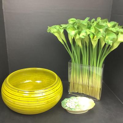 1471 Green Glazed Pot and Decor Lot