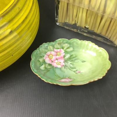 1471 Green Glazed Pot and Decor Lot