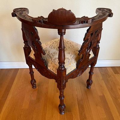 Gorgeous Victorian Carved Wood and Gold Tan Cushion Corner Chair