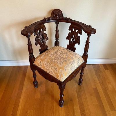 Gorgeous Victorian Carved Wood and Gold Tan Cushion Corner Chair