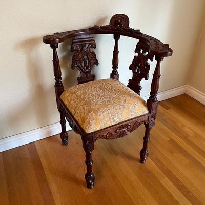 Gorgeous Victorian Carved Wood and Gold Tan Cushion Corner Chair
