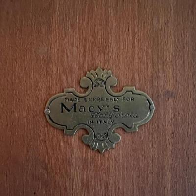 Beautiful Vintage Macyâ€™s Dining Table with Expandable Leaf