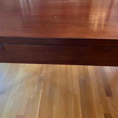 Beautiful Vintage Macyâ€™s Dining Table with Expandable Leaf