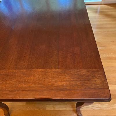 Beautiful Vintage Macyâ€™s Dining Table with Expandable Leaf