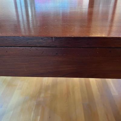 Beautiful Vintage Macyâ€™s Dining Table with Expandable Leaf