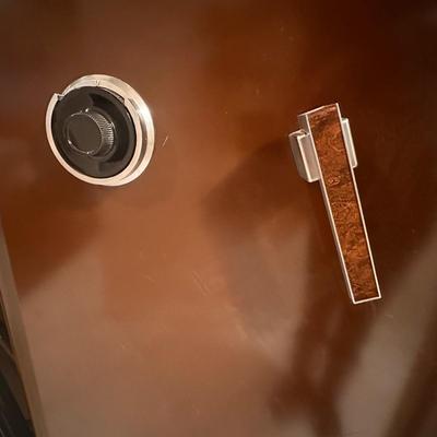 Large 5 Ft Tall Gun Safe with Dehumidifying Bar