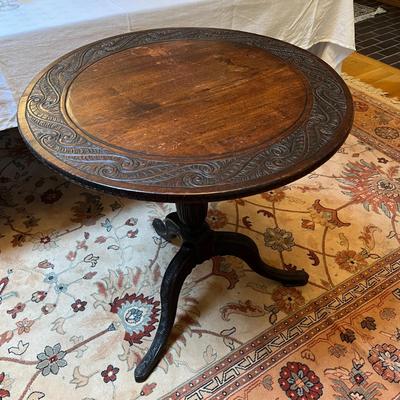 Beautiful Antique Tilt Top Round Wood Table