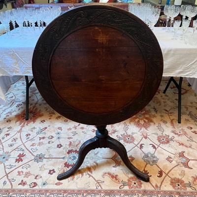 Beautiful Antique Tilt Top Round Wood Table