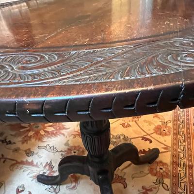 Beautiful Antique Tilt Top Round Wood Table