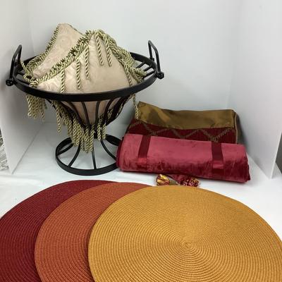 1484 Table Decor Lot