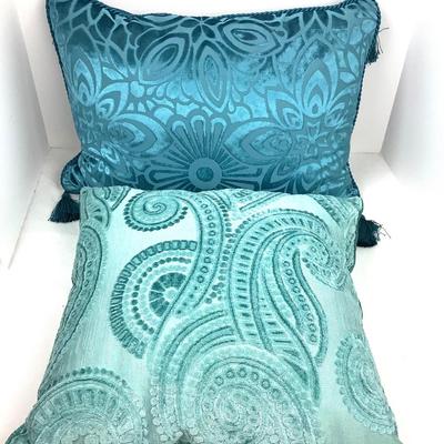 1516 Pier 1 Pillow Lot