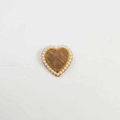 CUTE FUN GOLD TONED W/ FAUX PEARL DETAIL BROOCH