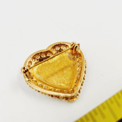 CUTE FUN GOLD TONED W/ FAUX PEARL DETAIL BROOCH