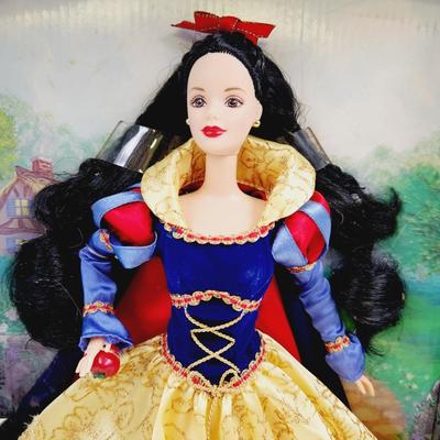 BARBIE DOLL AS SNOW WHITE