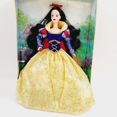 BARBIE DOLL AS SNOW WHITE